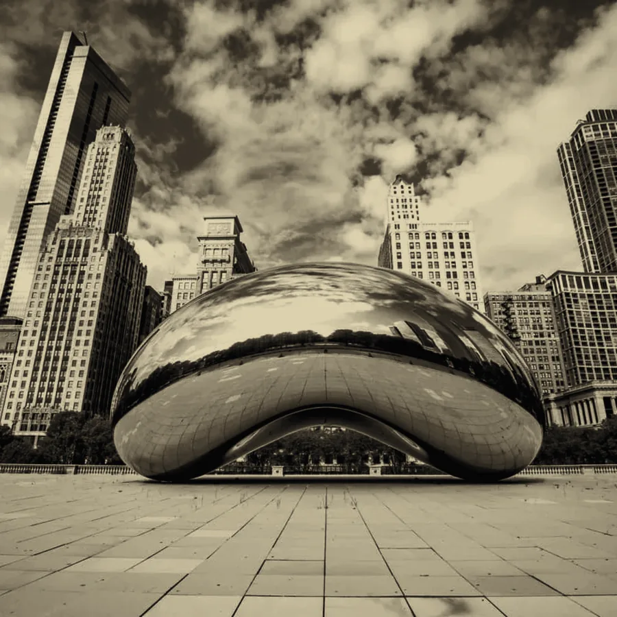 Cloud Gate, The Bean, in Millennium Park Chicago